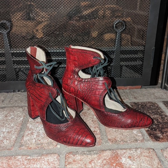 FreeBird JOYCE Red Croc Bootie Size 10 - Picture 13 of 15